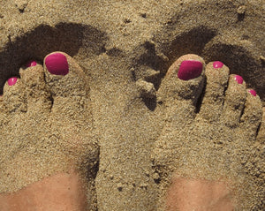 Camminare a piedi nudi: I vantaggi dell'Earthing 